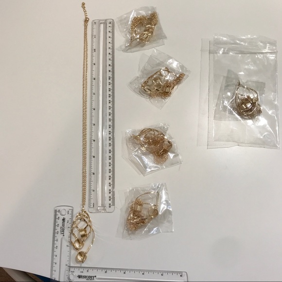 NEW!๐๐AWESOME! GOLDEN! SWIRL NECKLACE!๐๐LONG! - Picture 5 of 8